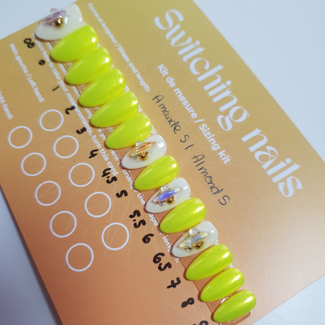 Ready to wear "gold jewel" press-on nails 3
