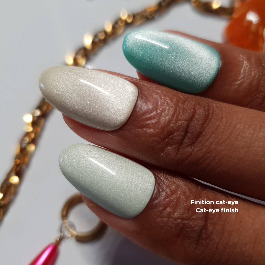 Universal cat-eye top-coat on solid color press-on nails