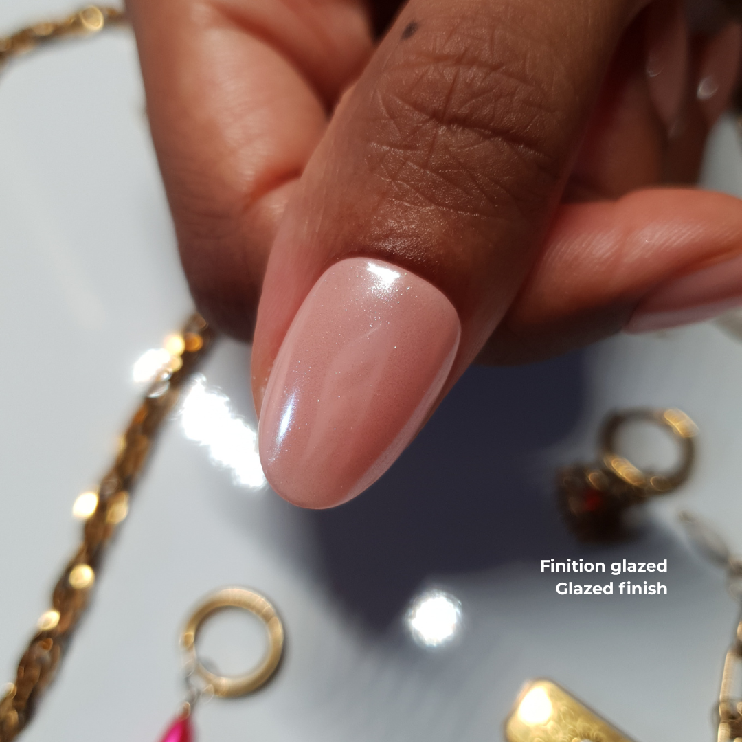 Universal glazed top-coat on solid color press-on nails